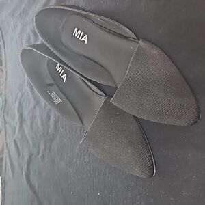 Mia black flats